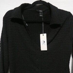 FOREVER 21 - Contemporary | large | Textured Black V-Neck Collared Shirt | NWT
